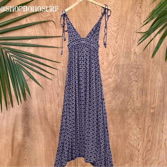 En Creme Dresses & Skirts - EN Creme Boho Blue Medallion Print Crinkle Gauze Maxi Dress with Shoulder ties